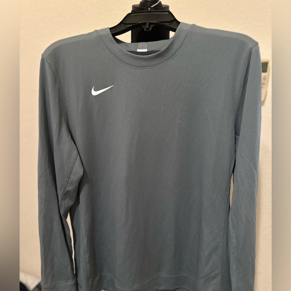 Nike Men's Long Sleeve Warm-Up Basketball‎ Shirt Gray Size L. Great condition